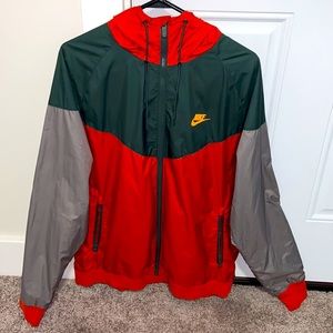 Nike Limited Windbreaker Drop